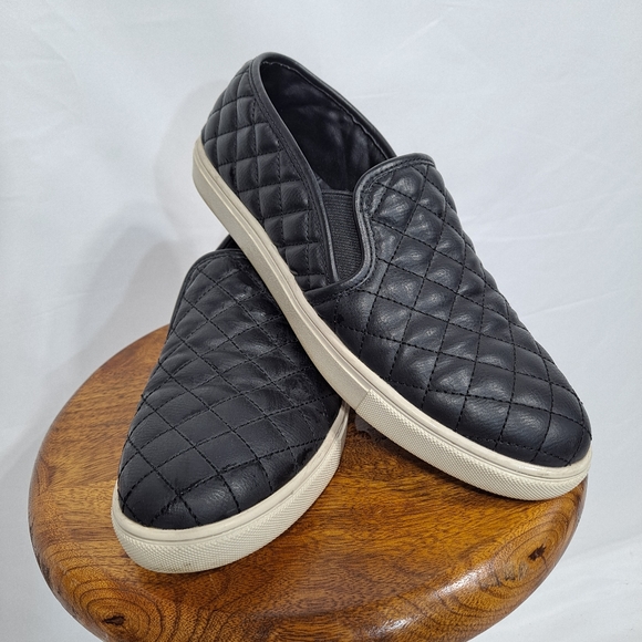 Steve Madden Black ECENTRCQ Leather Loafers - Picture 1 of 6